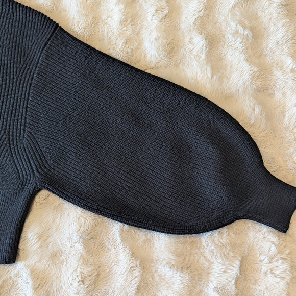 Banana Republic Charcoal Turtleneck Sweater - Picture 5 of 7